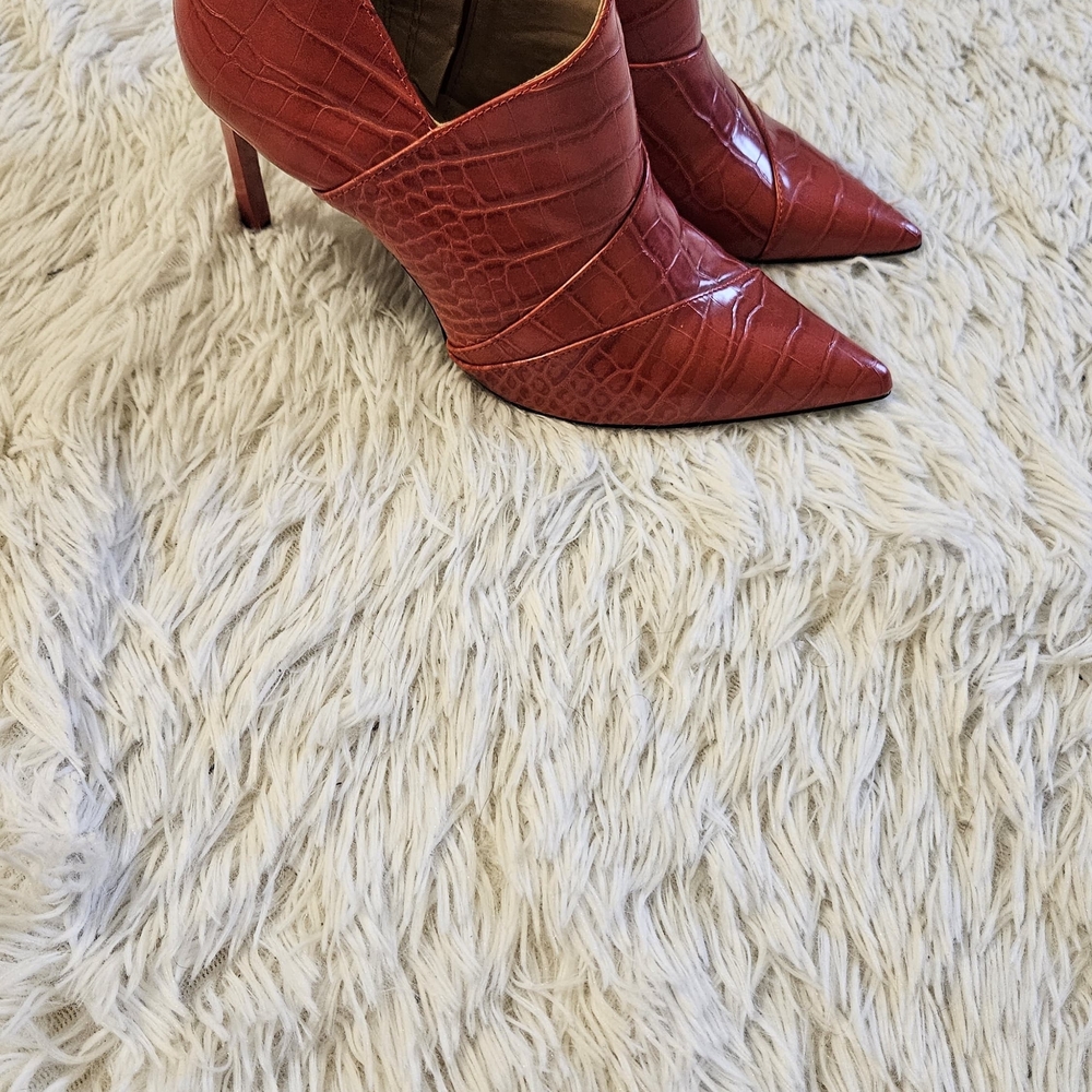 Zara Red Croc-Patterned Heels